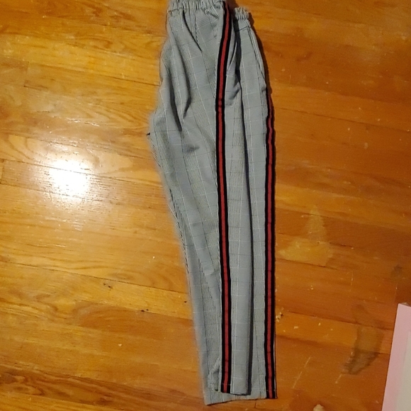 Straight Fit Checkered jogger with red trim - Picture 2 of 3